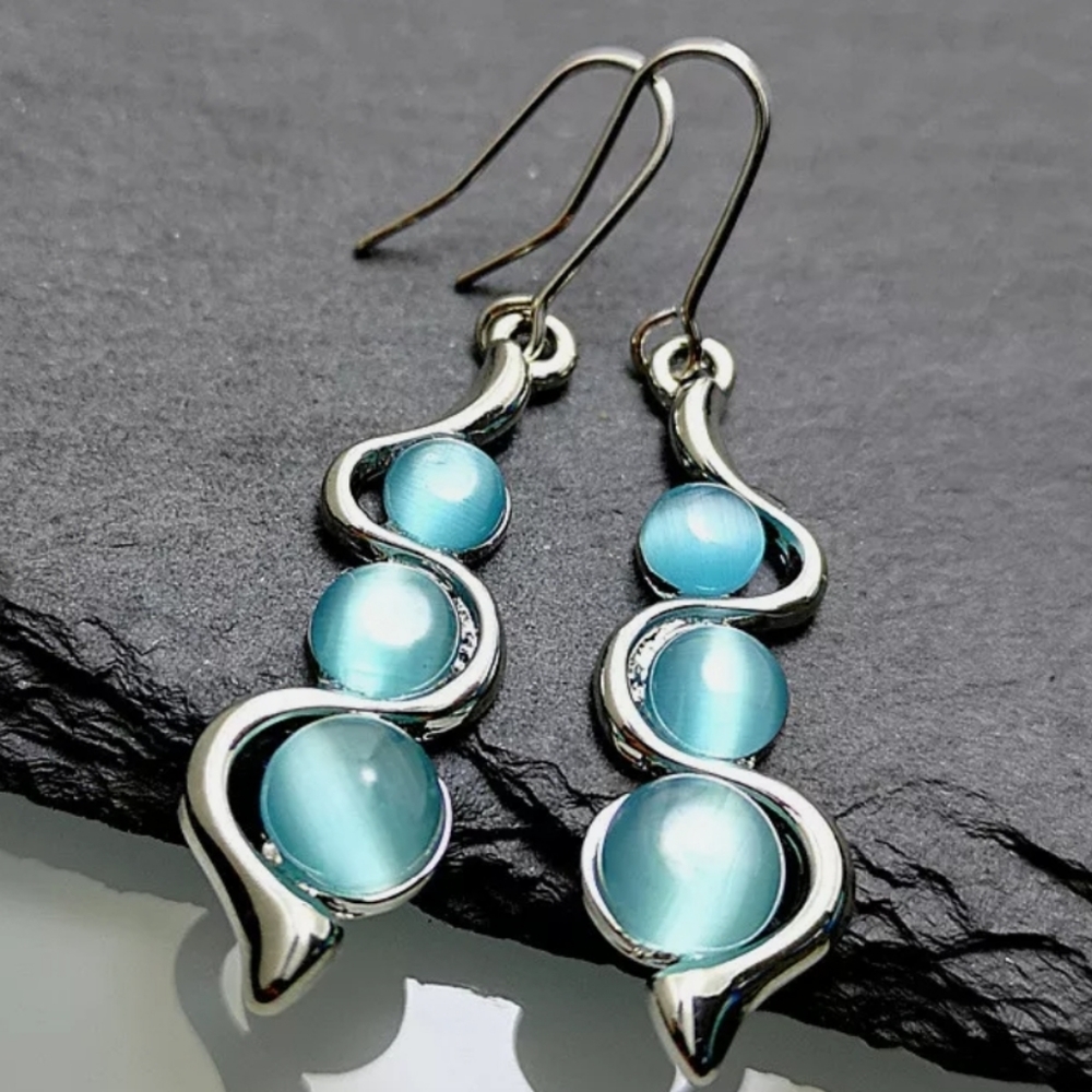 Beautiful earrings - Picture 2 of 2